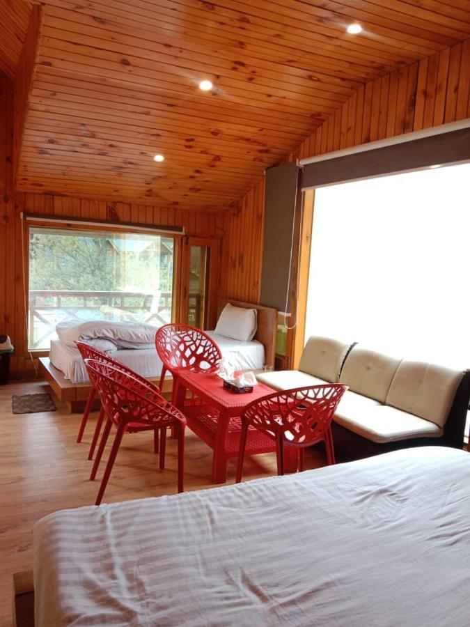 Swiss Wood Cottages 나란 외부 사진